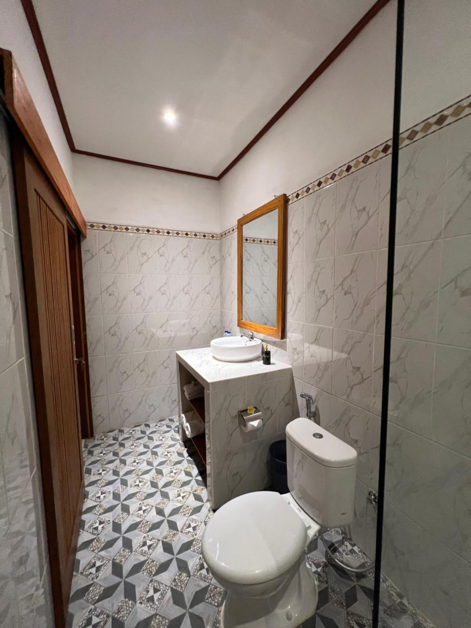 Bisbis House Iseh Village 셀랏 외부 사진