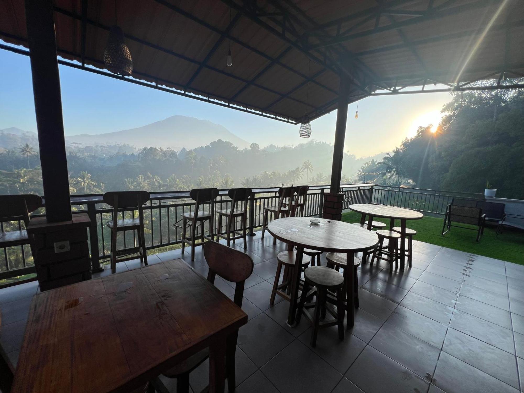 Bisbis House Iseh Village 셀랏 외부 사진