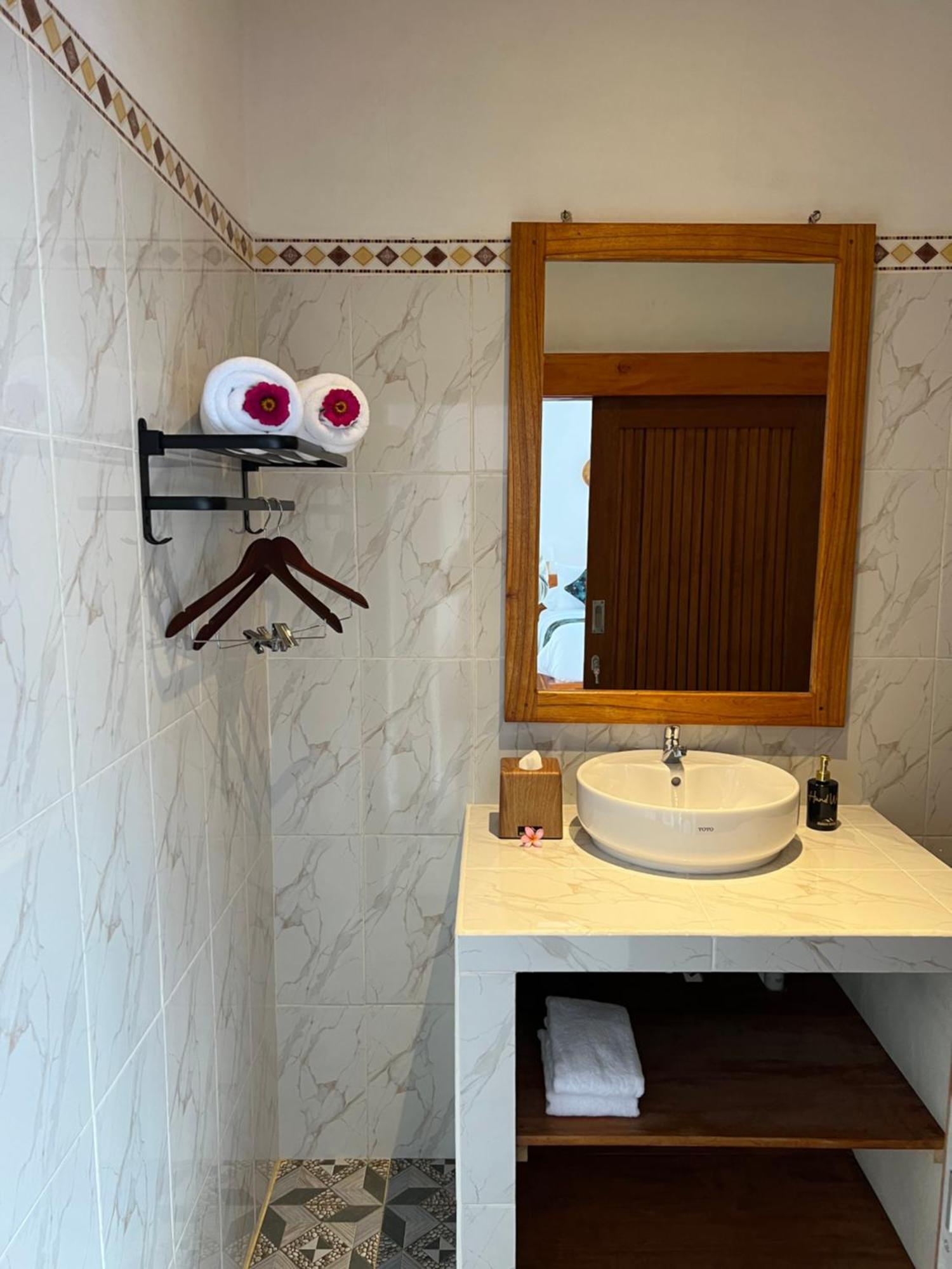 Bisbis House Iseh Village 셀랏 외부 사진