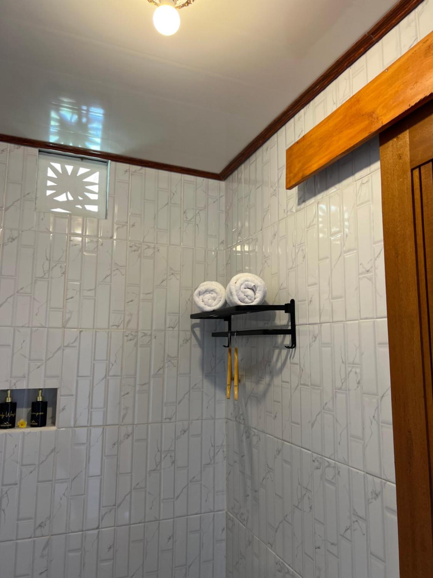 Bisbis House Iseh Village 셀랏 외부 사진