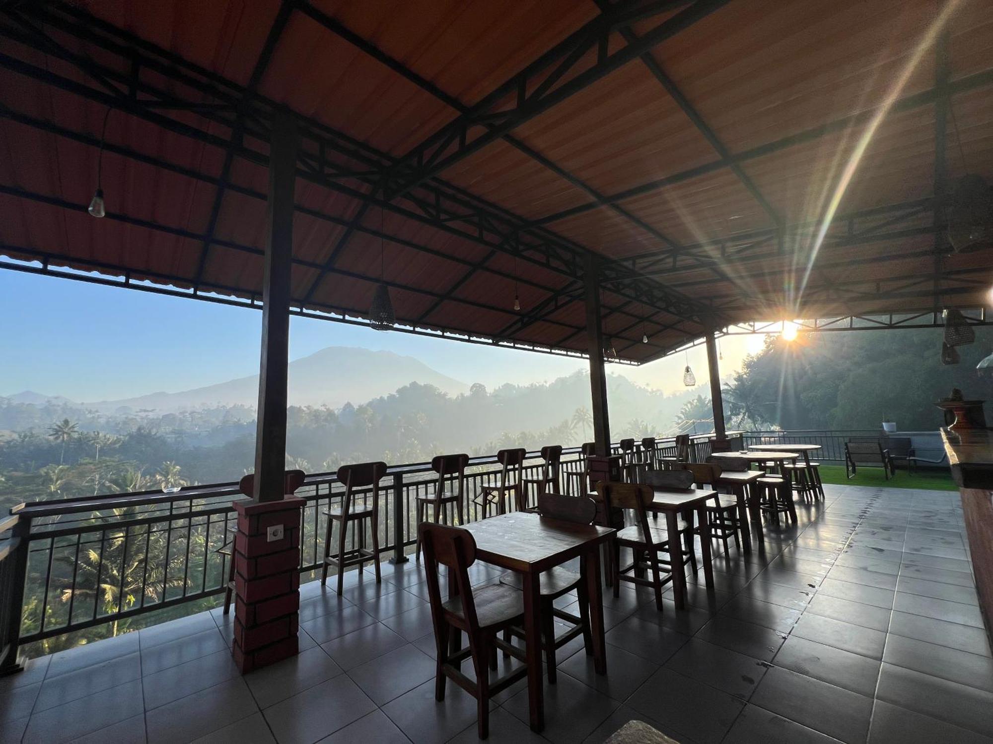 Bisbis House Iseh Village 셀랏 외부 사진