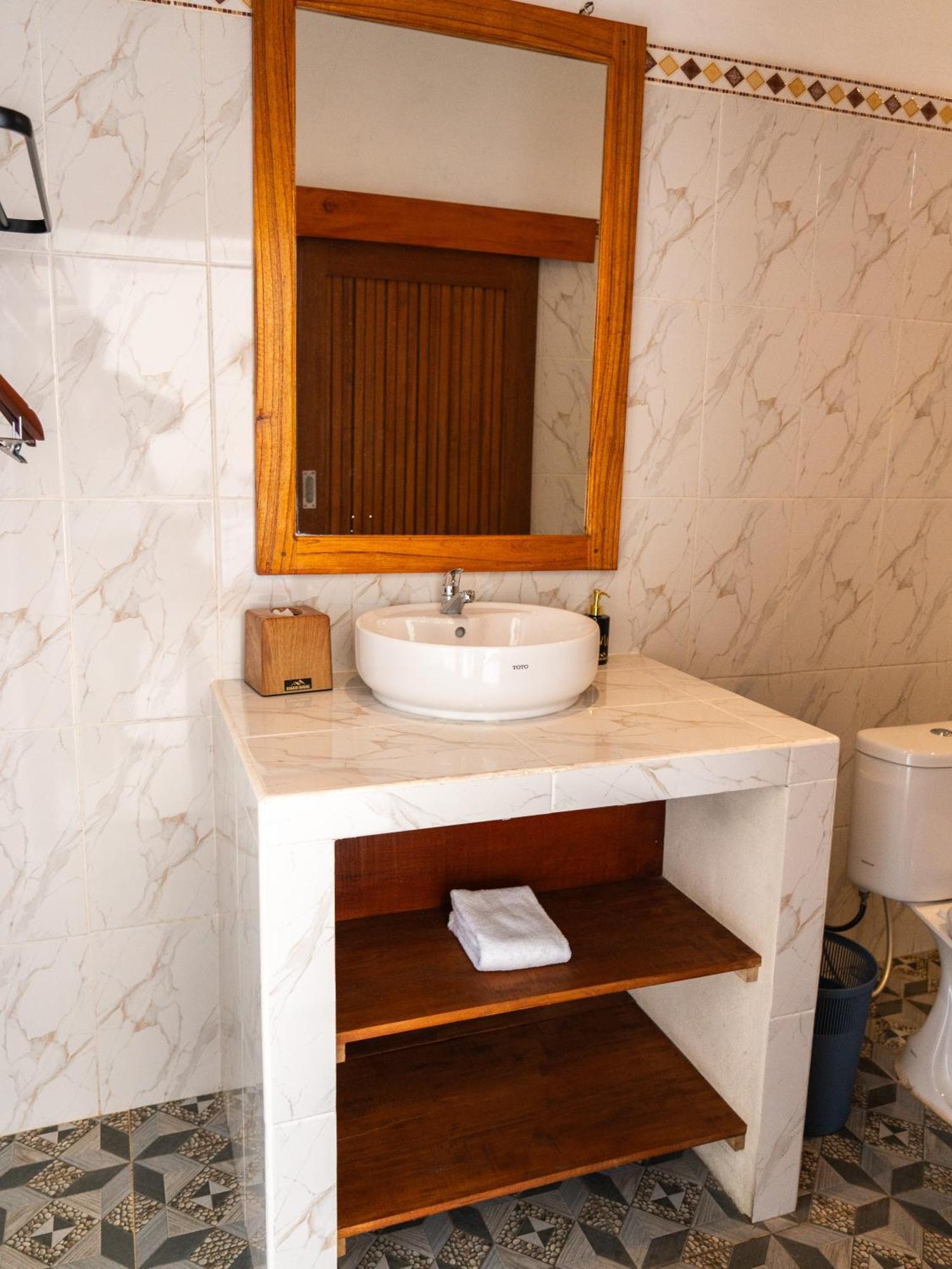 Bisbis House Iseh Village 셀랏 외부 사진